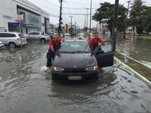 alagamento joão pessoa carro