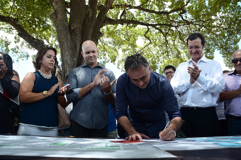 luciano cartaxo assina ordem serviço