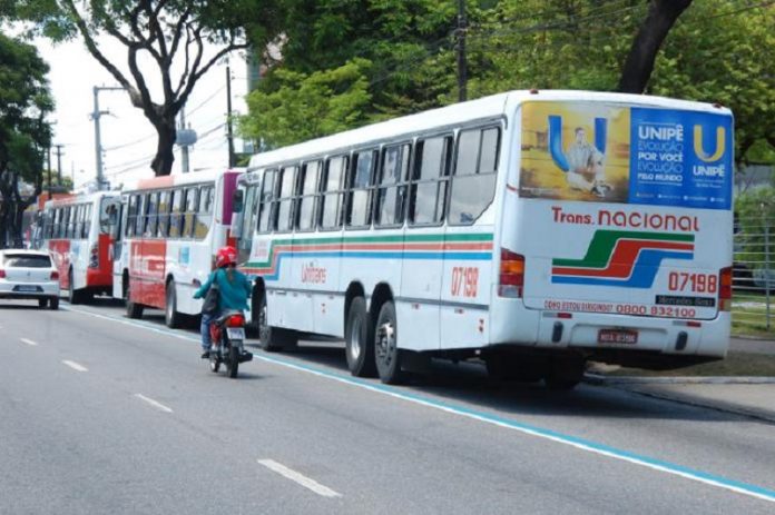 Lei que garante às mulheres desembarque fora das paradas de ônibus está em vigor em João Pessoa