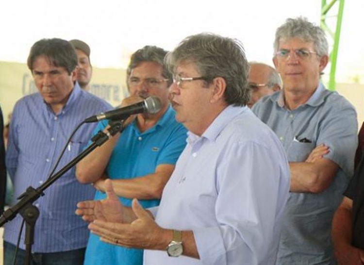 Ricardo e João Azevedo visitam obras da 2ª etapa do Parque Linear Parahyba