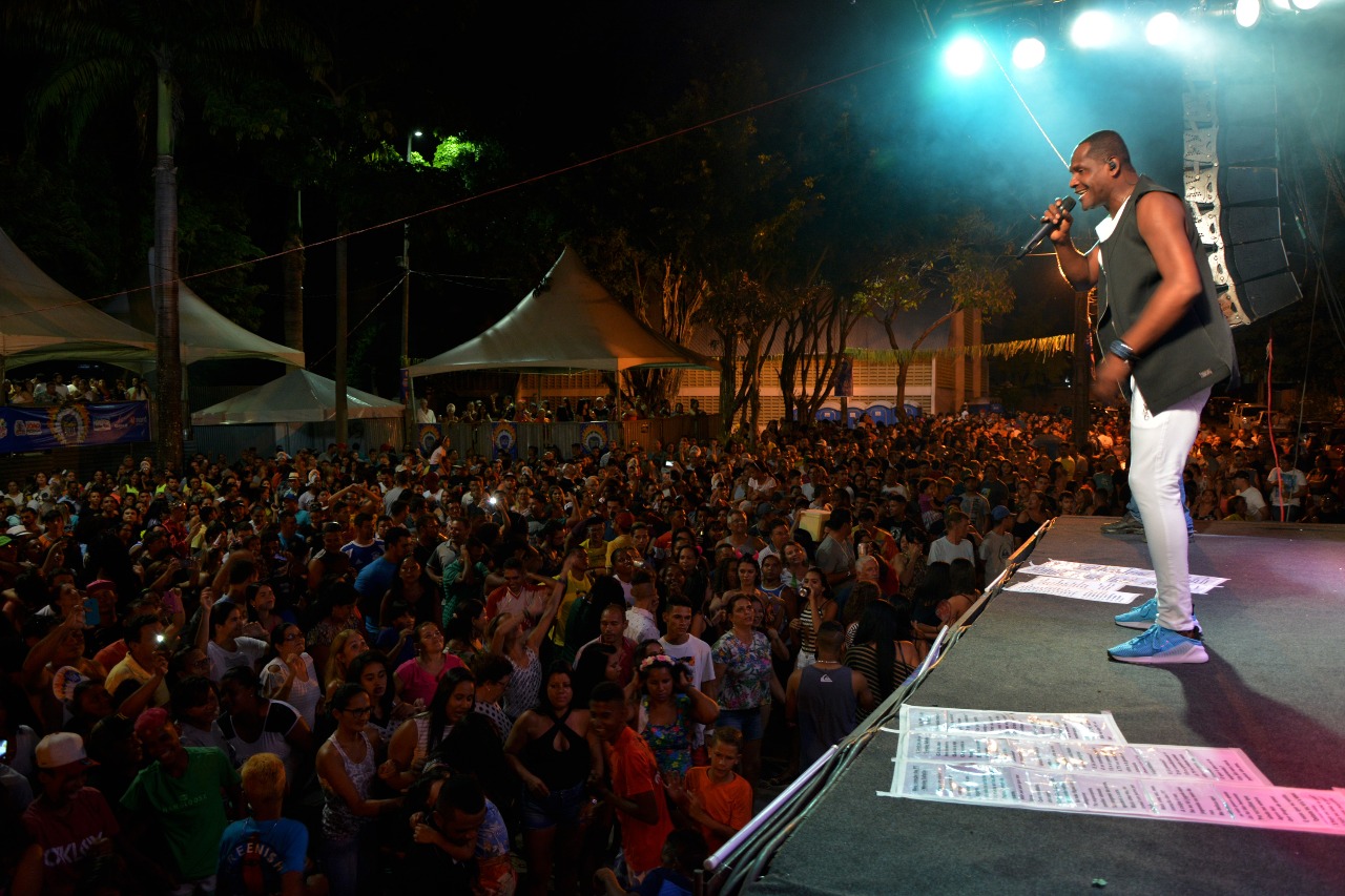 Ao som do baiano Tatau, Tambiá Folia concentra multidão