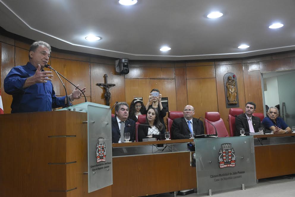 Presidenciável defende refundação da República durante evento na Câmara de JP