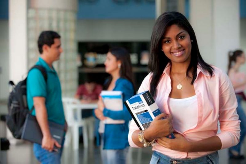 Programa Bolsa Universitária beneficia 987 estudantes em João Pessoa