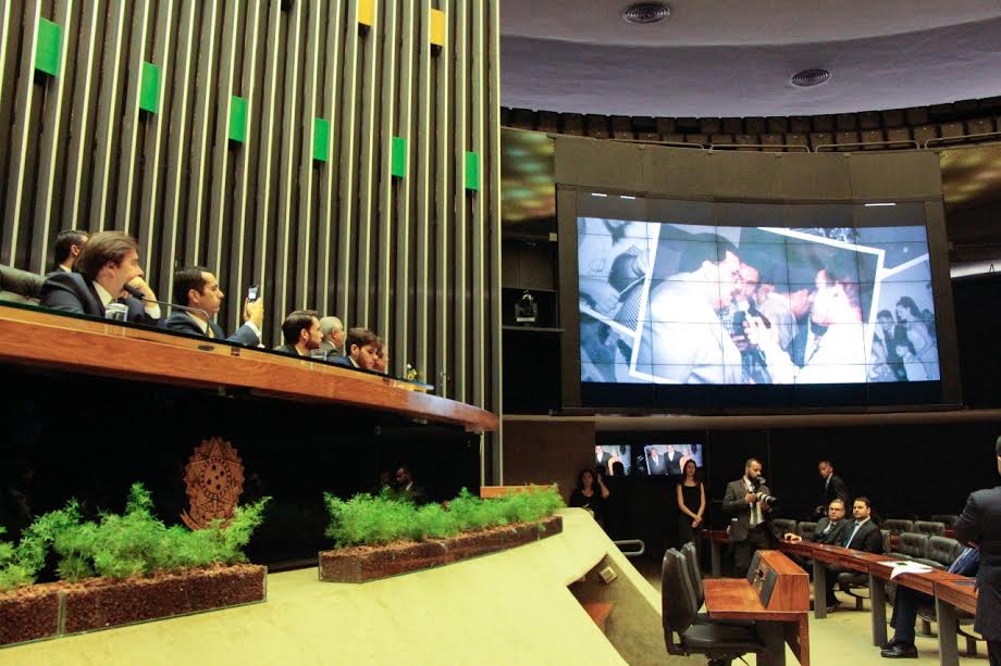 Com presença dos filhos, Câmara Federal faz homenagem póstuma a Rômulo Gouveia