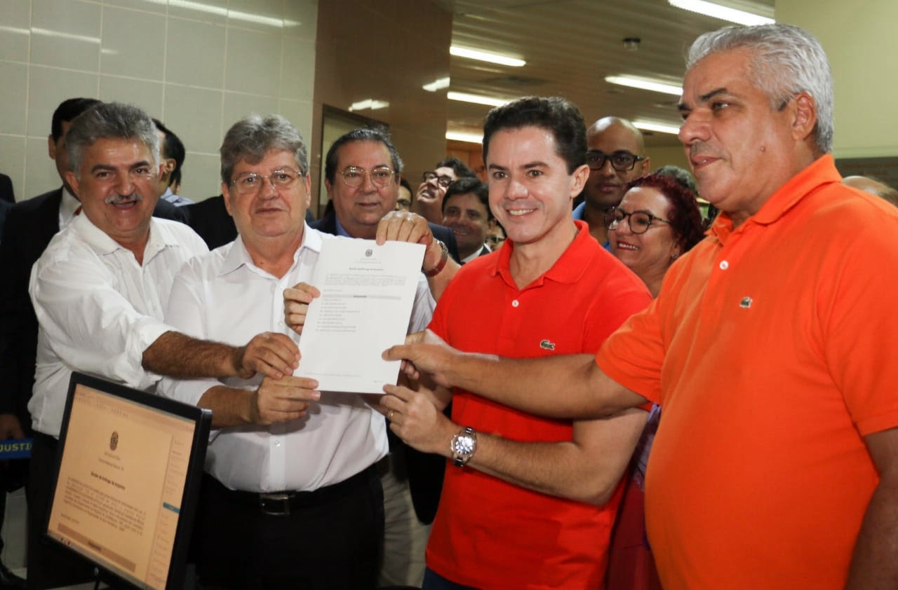 Veneziano registra candidatura com João e afirma: 