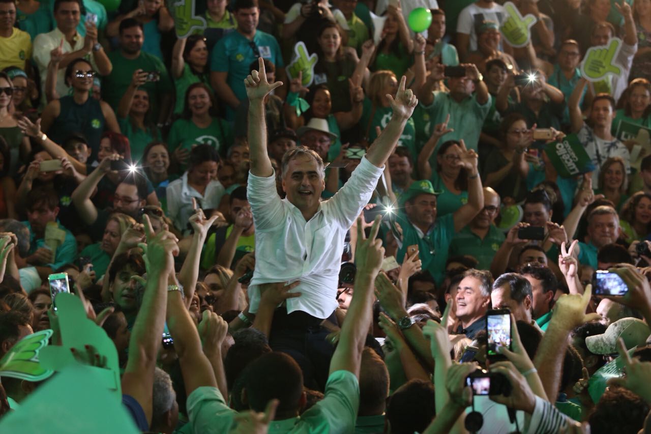 Nos braços da população, Lucélio Cartaxo oficializa sua candidatura ao Governo do Estado