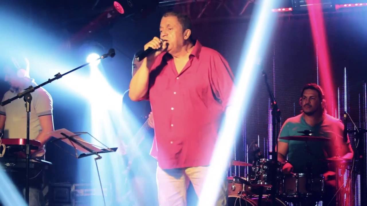 Marcony & Os Reginaldos embalam o país com o sucesso “A garçonete”