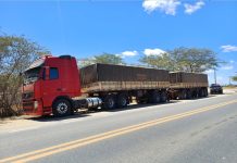Carreta é apreendida transportando carga de milho sem nota fiscal na Paraíba