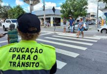 Semob-JP reforça ações educativas sobre faixa de pedestres e vagas especiais