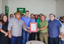 Lucas Ribeiro assina contratos do Empreender e entrega ações voltadas ao fortalecimento da produção rural em Monteiro