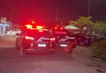 Adolescente é morta a tiros e golpes de faca dentro de casa, em João Pessoa