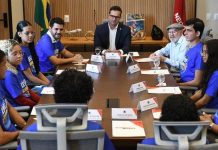 Lucas Ribeiro recebe aprovados no Sisu e reafirma compromisso do Governo com educação da Paraíba