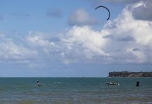 Vento fraco e reviravoltas marcam a decisão da vela no Paraíba World Beach Games 2026