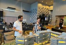 Ídolo do futebol brasileiro, Nenê visita showroom do Setai Grupo GP em João Pessoa