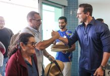 Governador Lucas Ribeiro recepciona passageiros de voo inaugural Brasília-Campina Grande e destaca impacto econômico