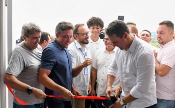 Governador Lucas Ribeiro entrega escola reformada, visita obra e fortalece cadeia produtiva do mel no Sertão