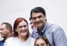 Prefeito Leo Bezerra celebra avanços da Educação no Município e premia estudantes