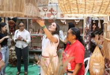 Primeira-dama Camila Mariz acompanha artesãos paraibanos na Fenearte, em Pernambuco