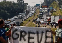Caminhoneiros convocam paralisação nacional por votação da MP do piso do frete