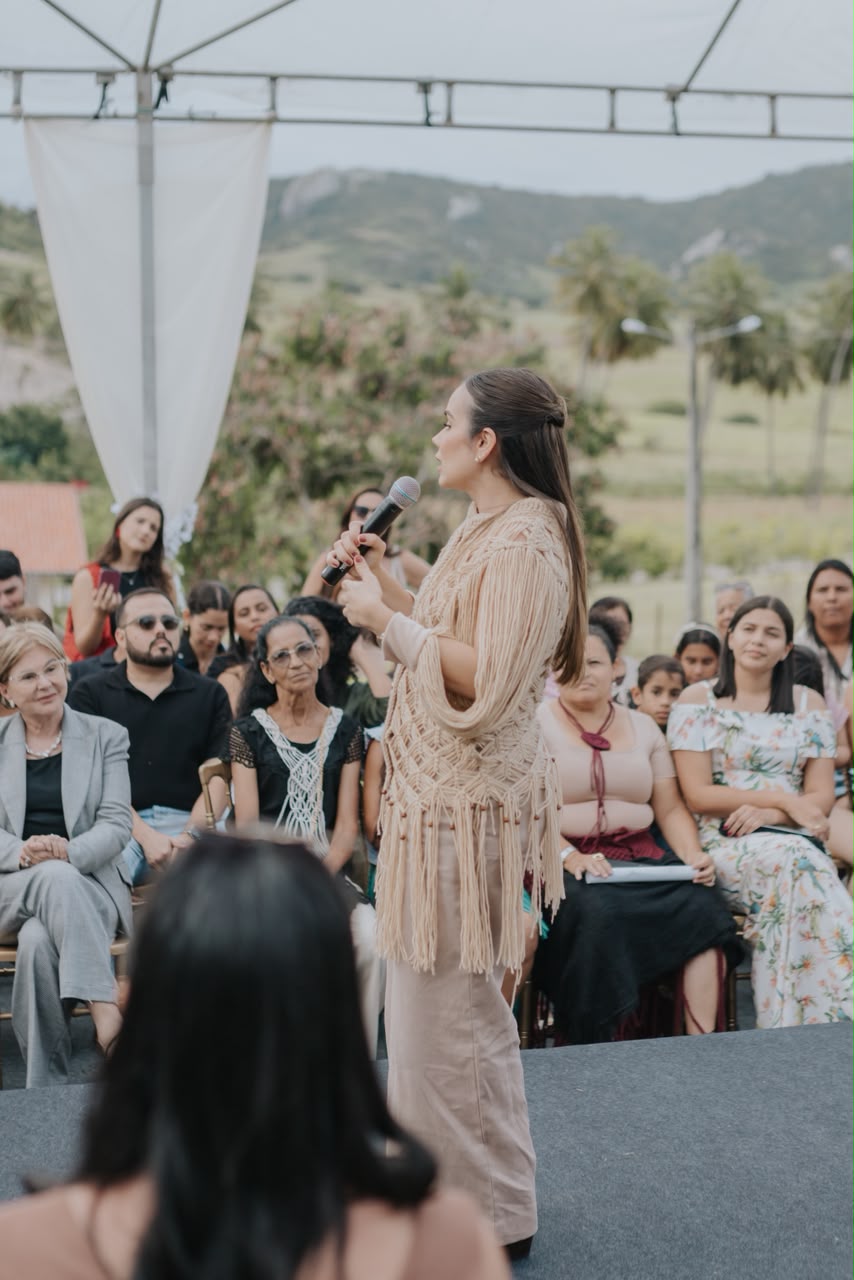 Primeira-dama participa de desfile que celebra a tradição e a inovação do artesanato paraibano, em Araruna 4 dama1