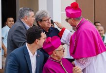 João Azevêdo prestigia posse de novo bispo de Guarabira e destaca investimentos para fomentar o turismo religioso